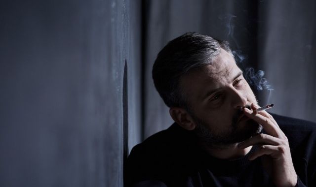 Townsville surgeon wants health providers enforce smoking laws